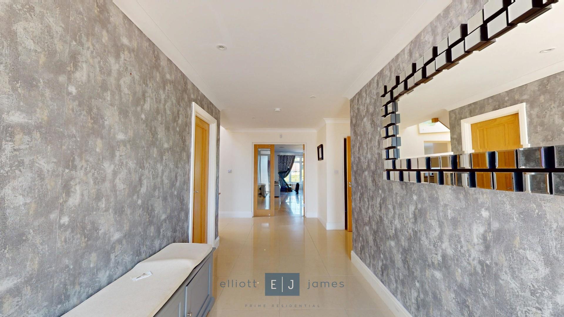 5 bedroom detached house for sale 0