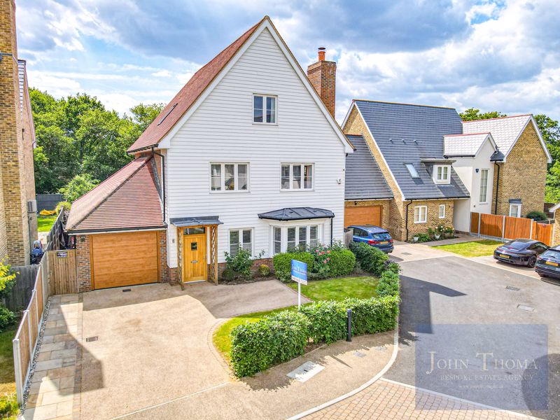 3 bedroom flat for sale