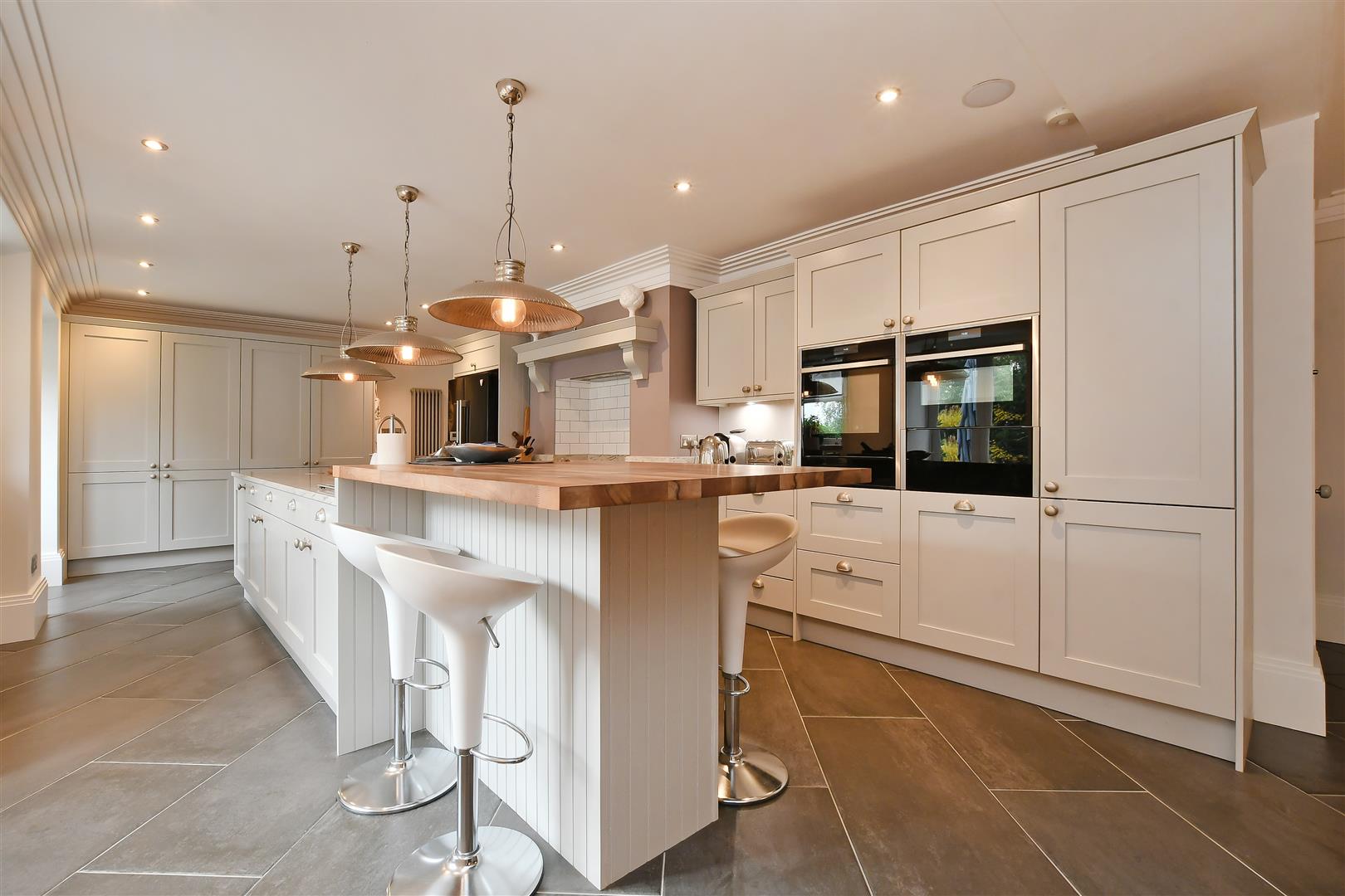 5 bedroom detached house for sale 0