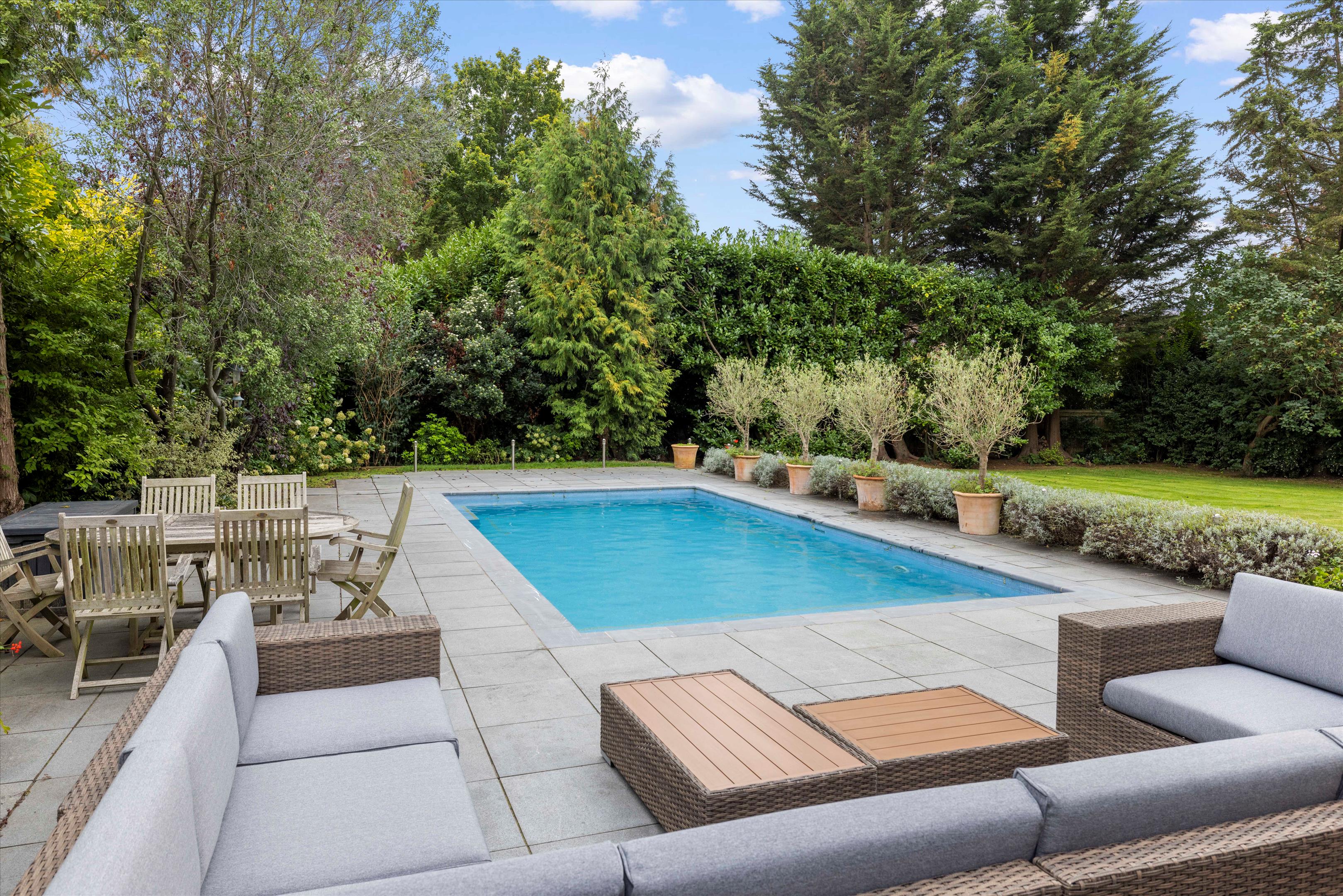 5 bedroom detached house for sale 0