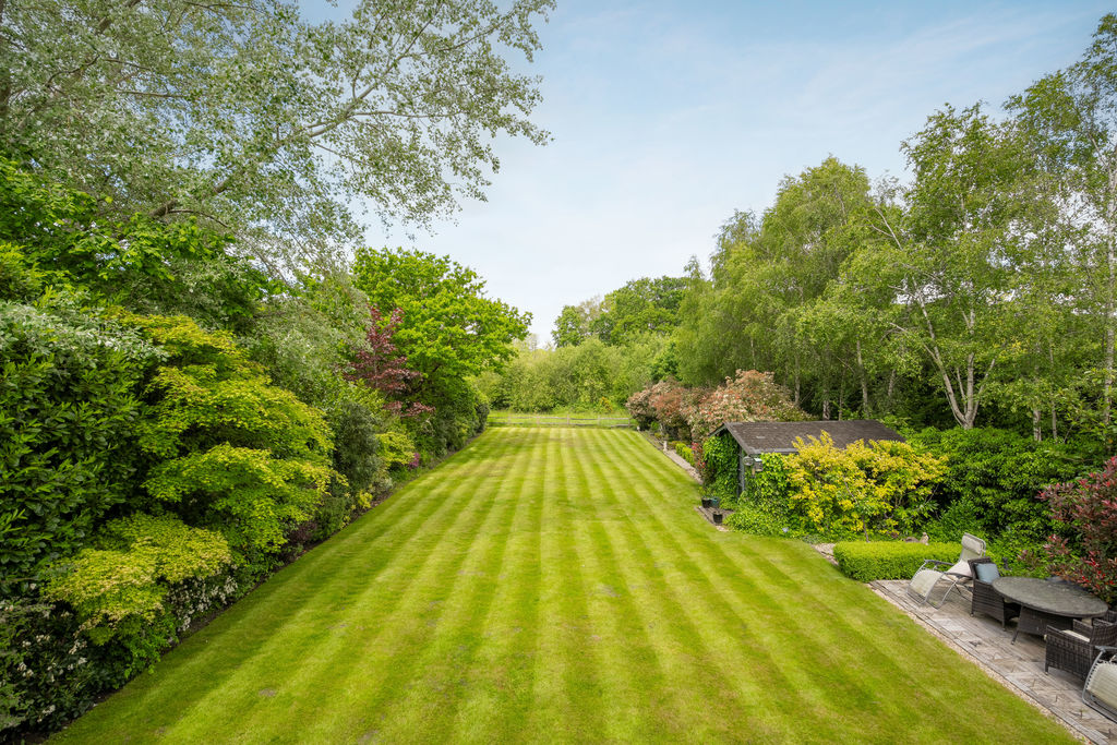 4 bedroom detached house for sale 0