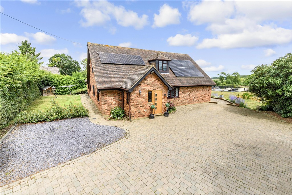 5 bedroom detached house for sale 0