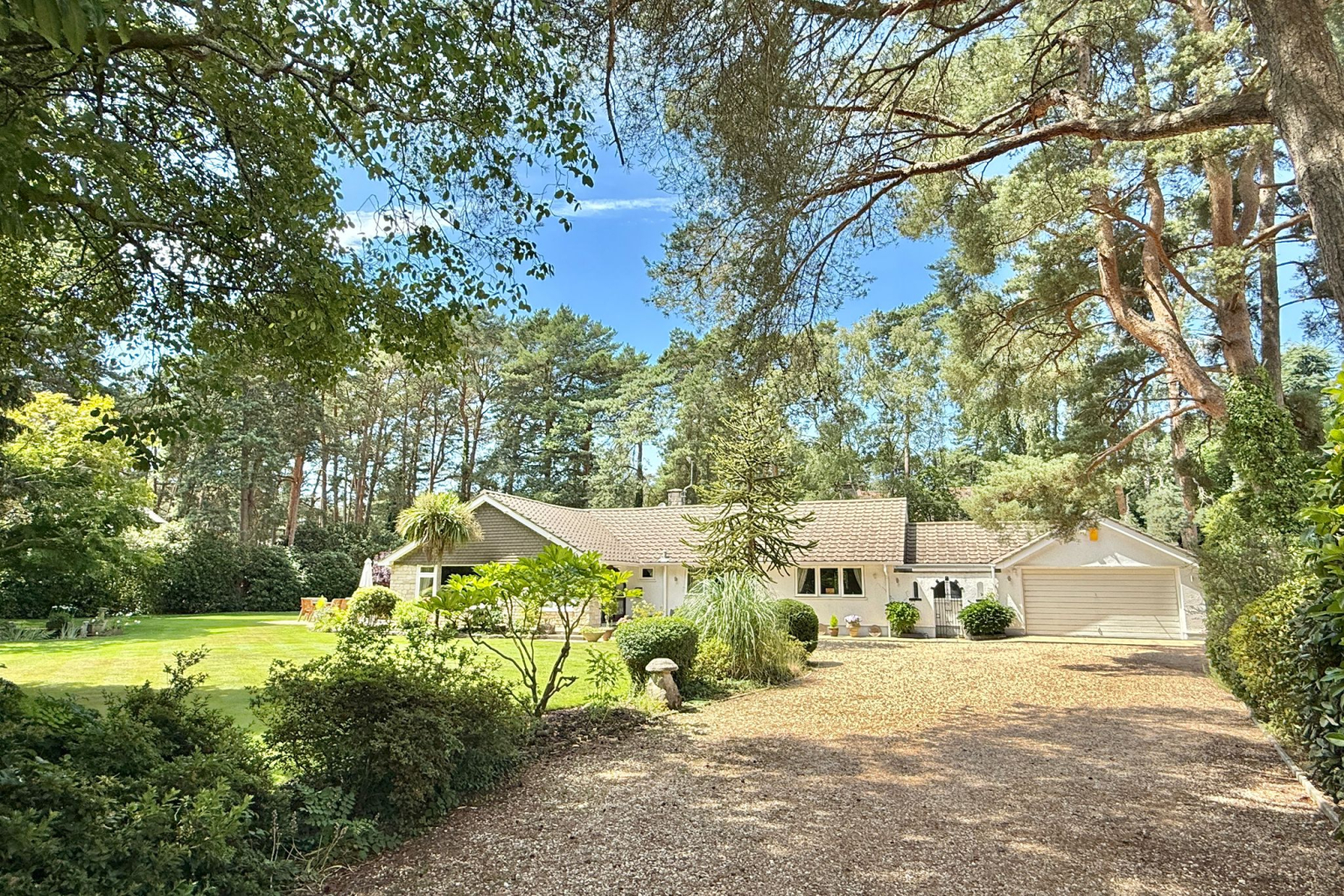 4 bedroom detached house for sale in Hove