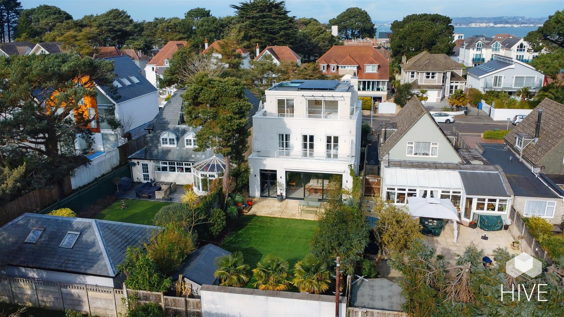5 bedroom detached house for sale 0