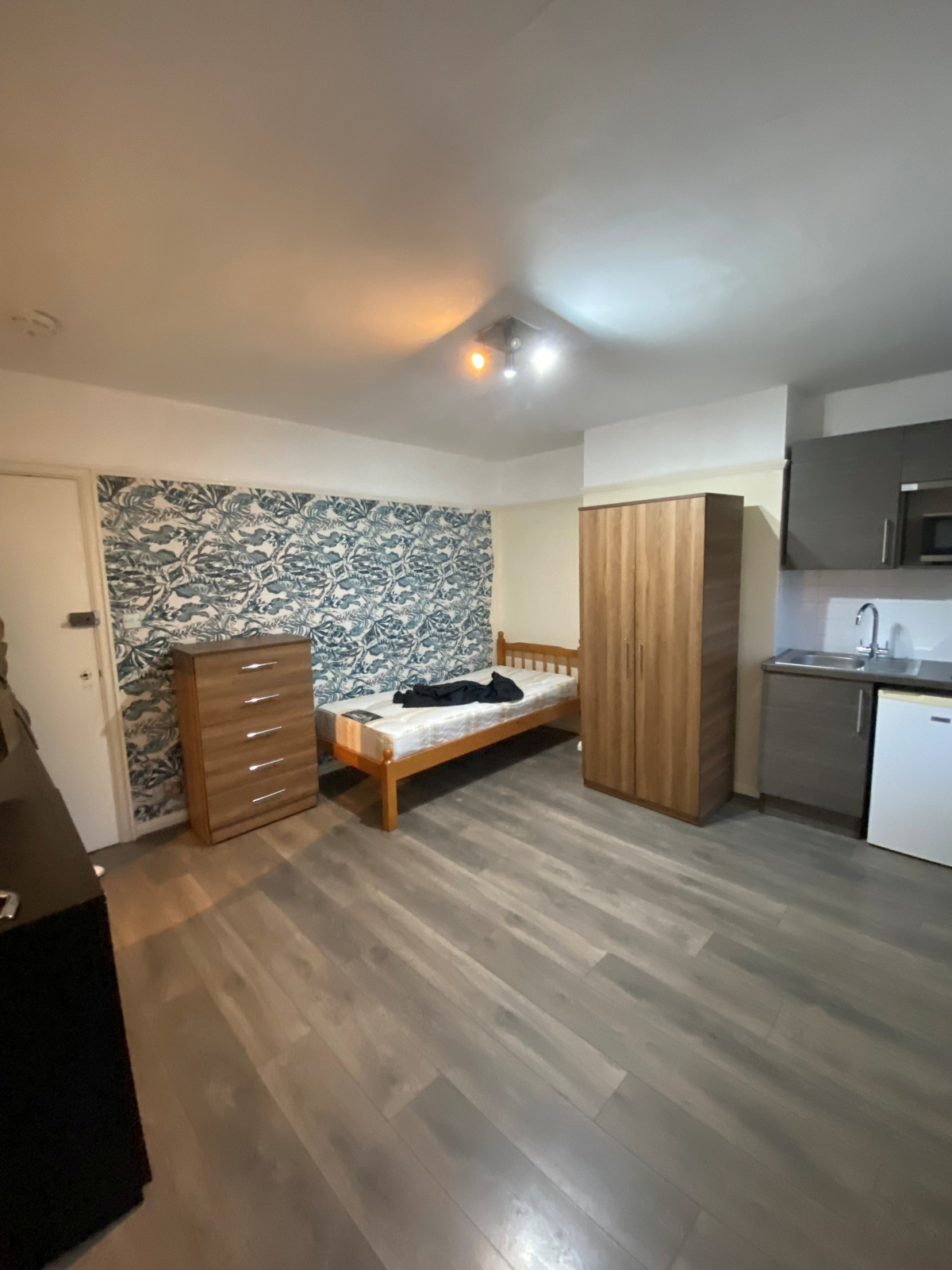 Room 5, 3a Ashfield Parade, London photo 4
