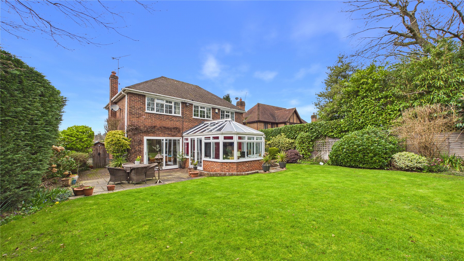 16, Leycester Close, Surrey photo 4