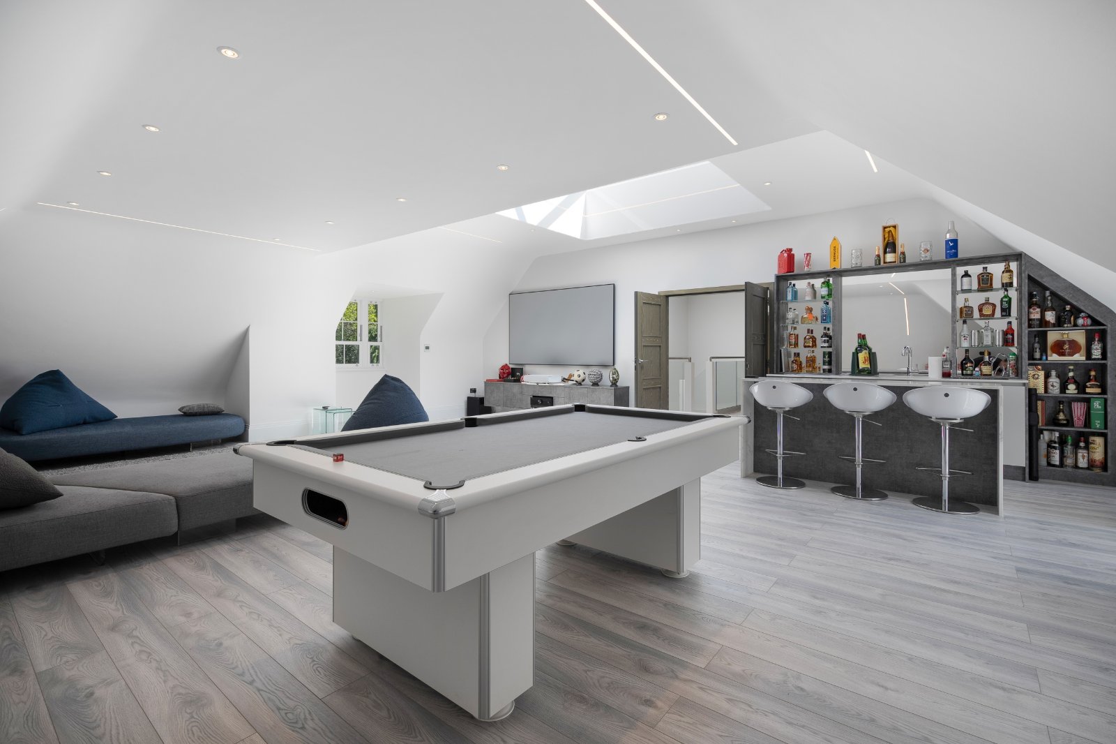 6 bedroom detached new house for sale 0