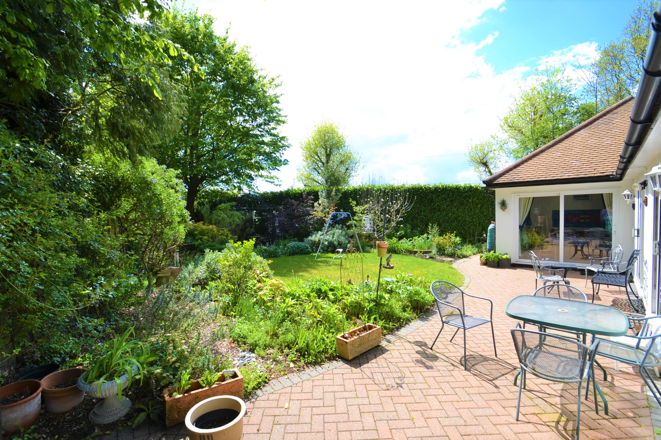 3 bedroom detached bungalow for sale in The Avenue, Radlett WD7
