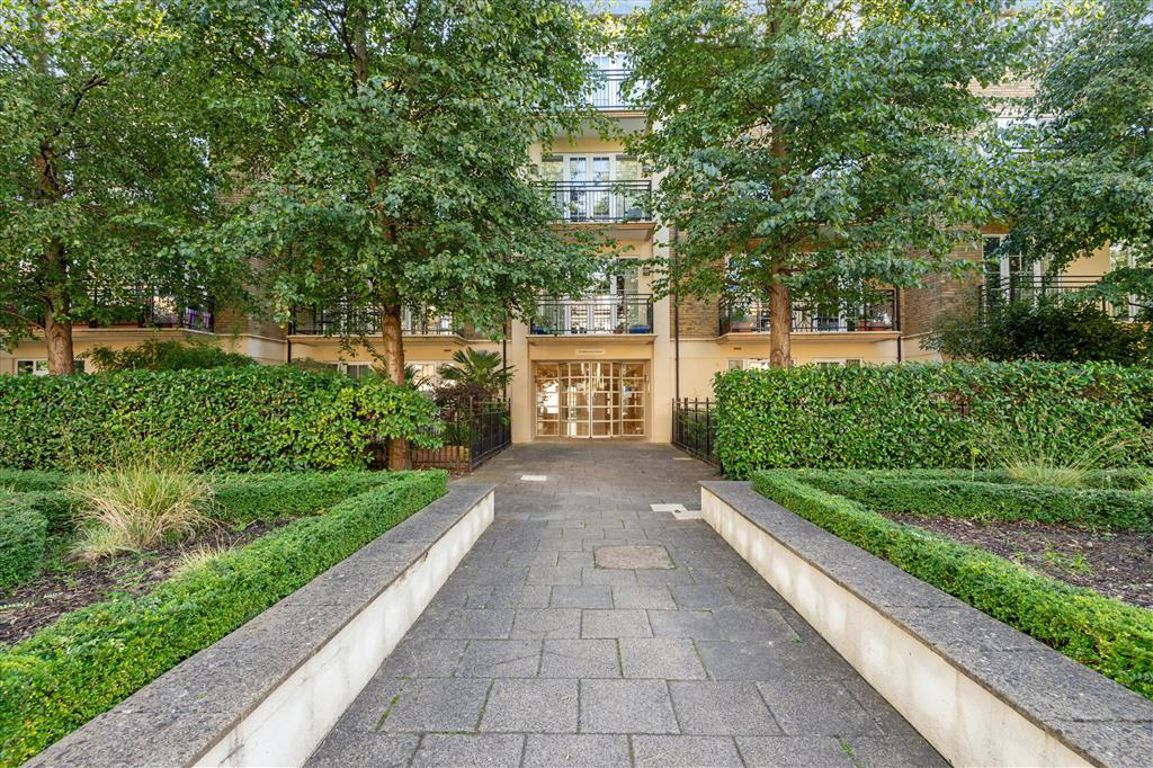 Flat 13, Magenta House, 21, Whitcome Mews, Kew photo 3