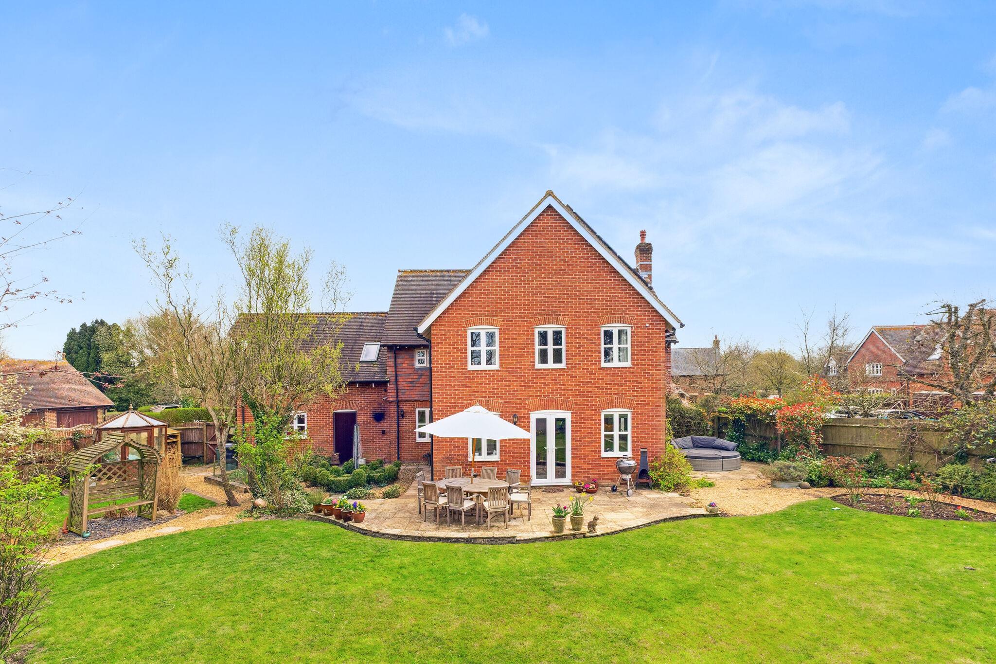 5 bedroom detached house for sale 0
