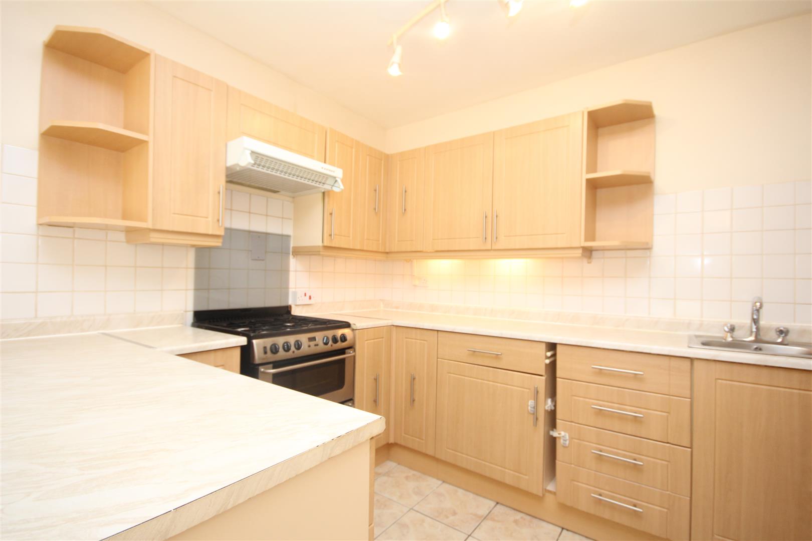 2, Hipley court, Warren Road, Guildford photo 4