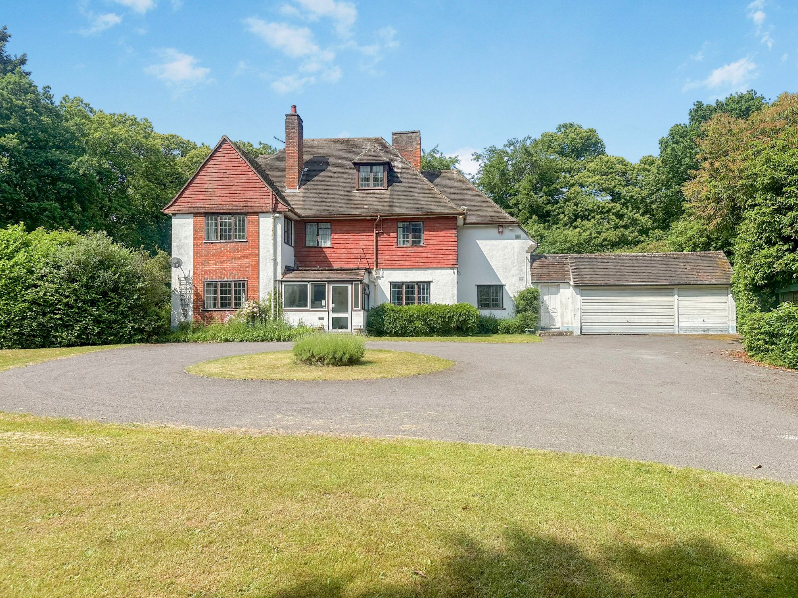 6 bedroom detached house for sale 0