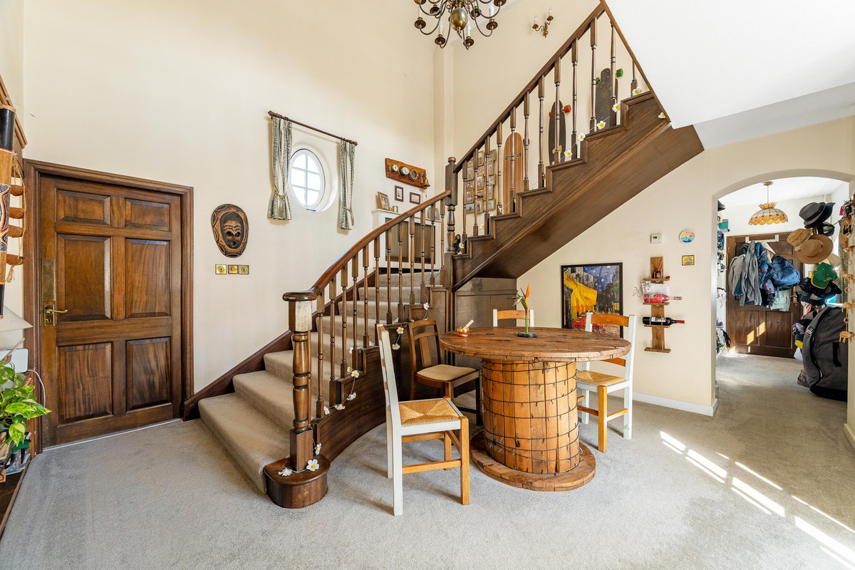 7 bedroom country house for sale 0