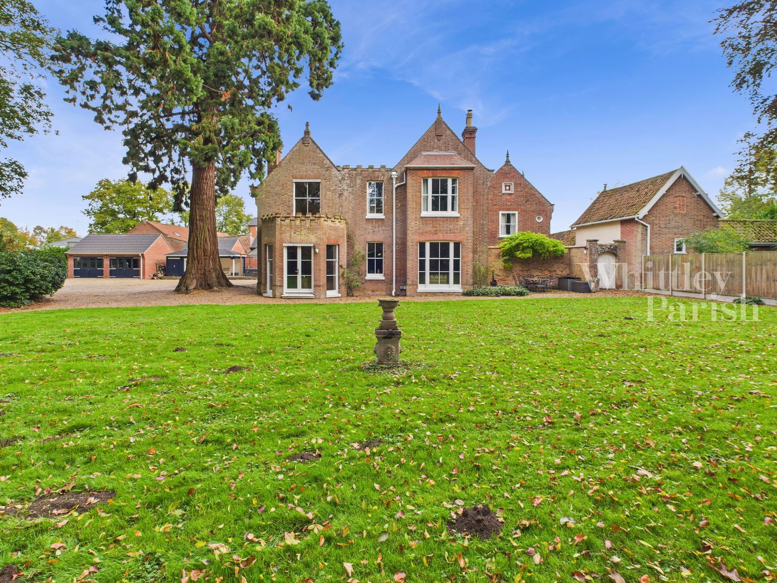 7 bedroom detached house for sale 0