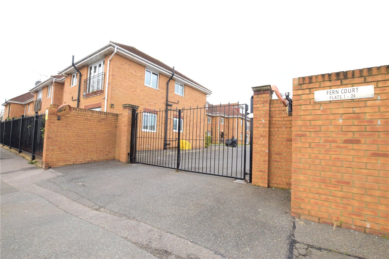 Garage, 20, Fern Court, Romford photo 4