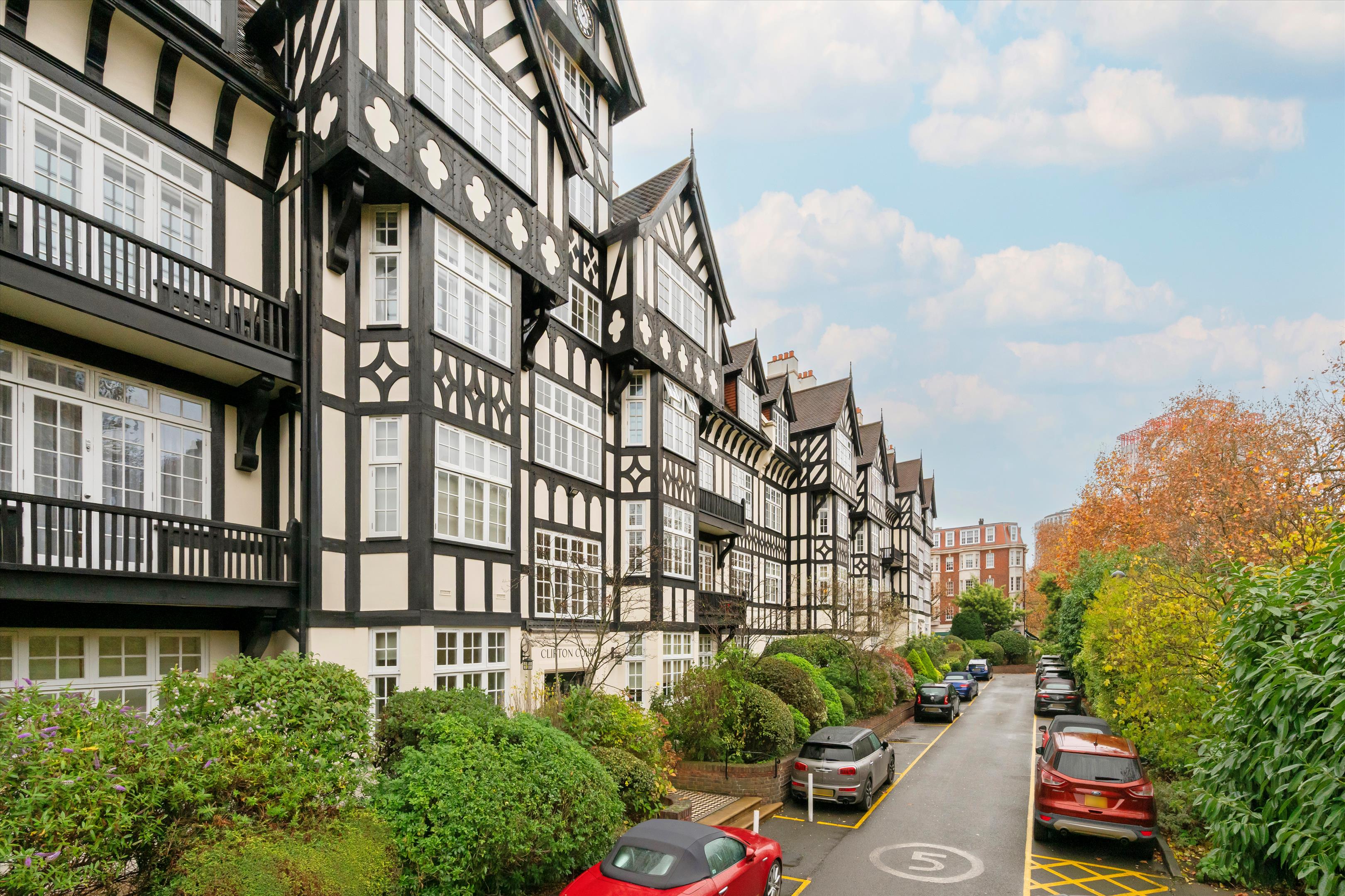 3 bedroom flat for sale 0