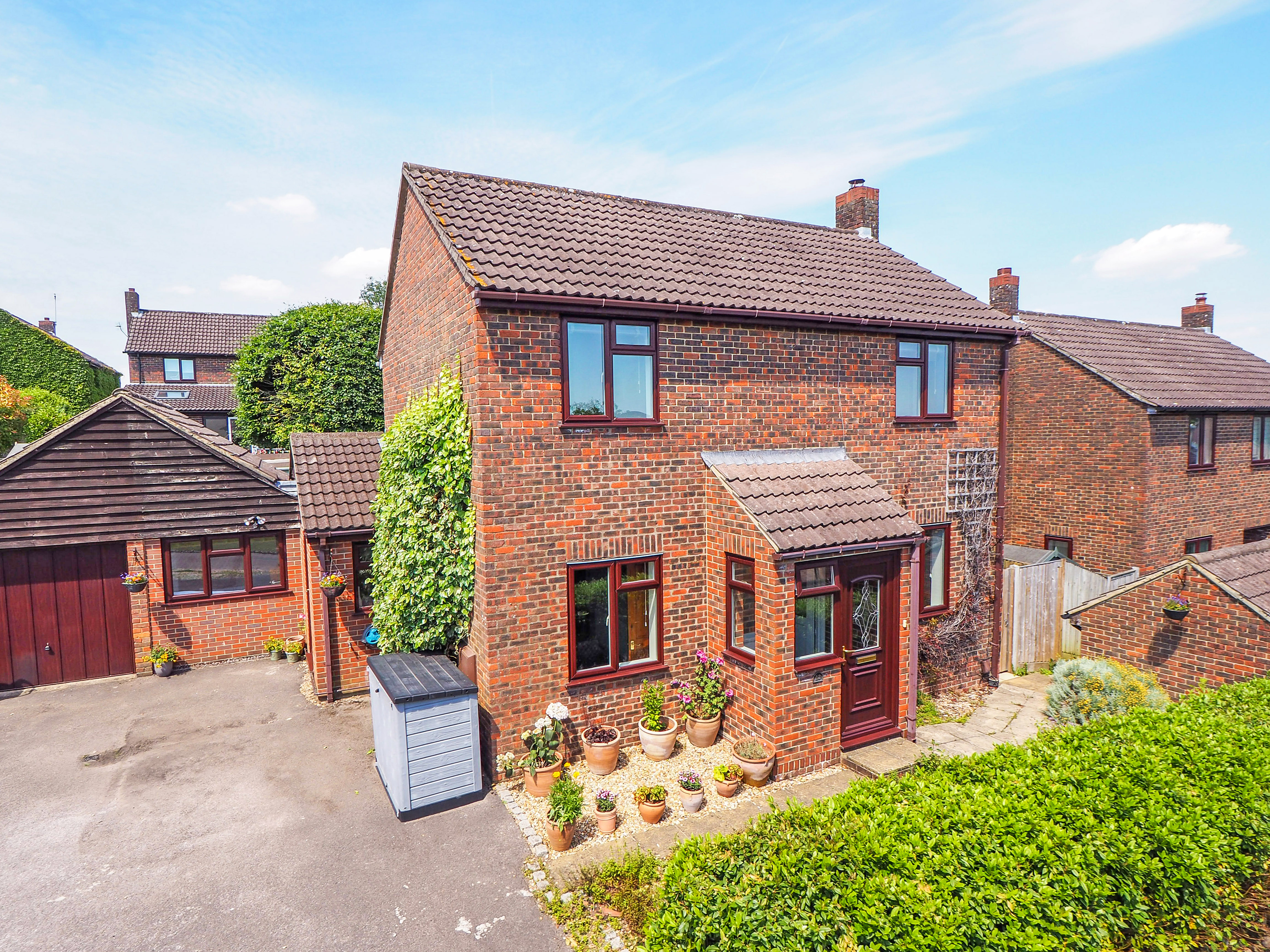 4-bed detached on Juniper Close, Badger Farm SO22, £550,000