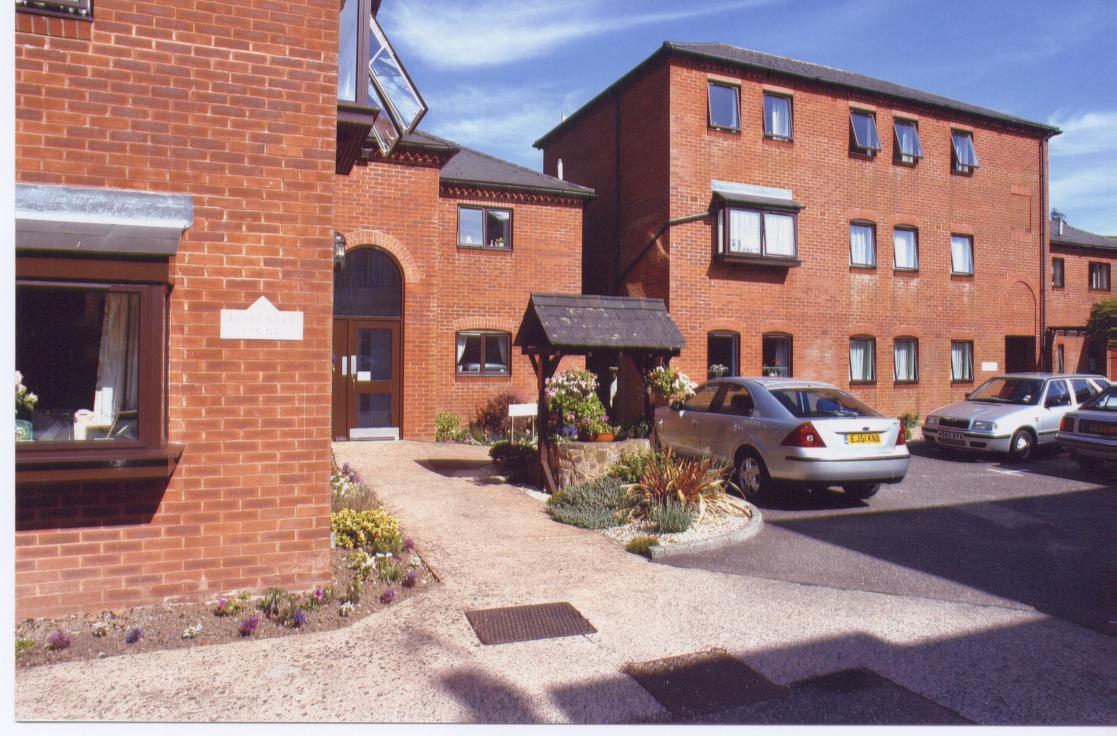 4, St. Andrew Street, Tiverton photo 2