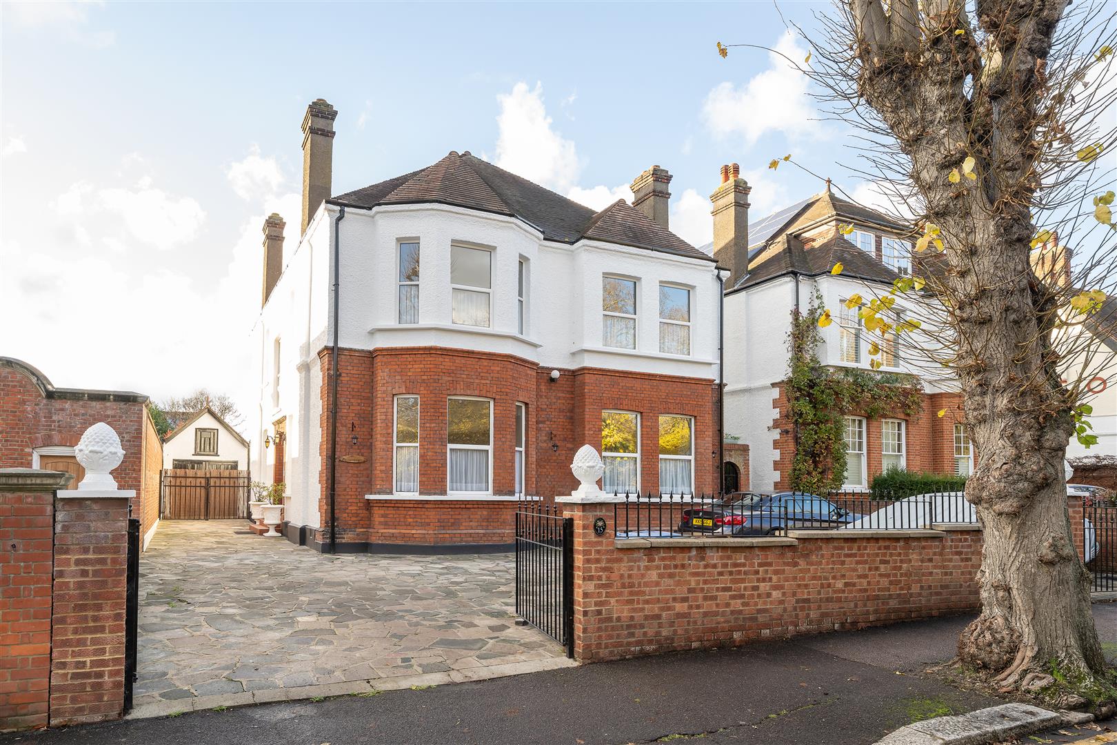 6 bedroom detached house for sale 0