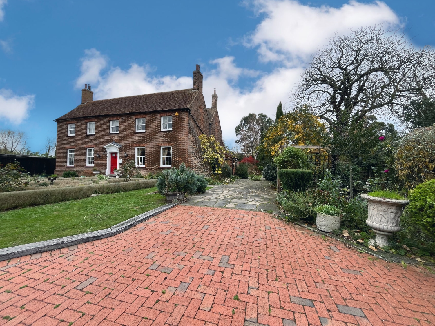 4 bedroom detached house for sale 0