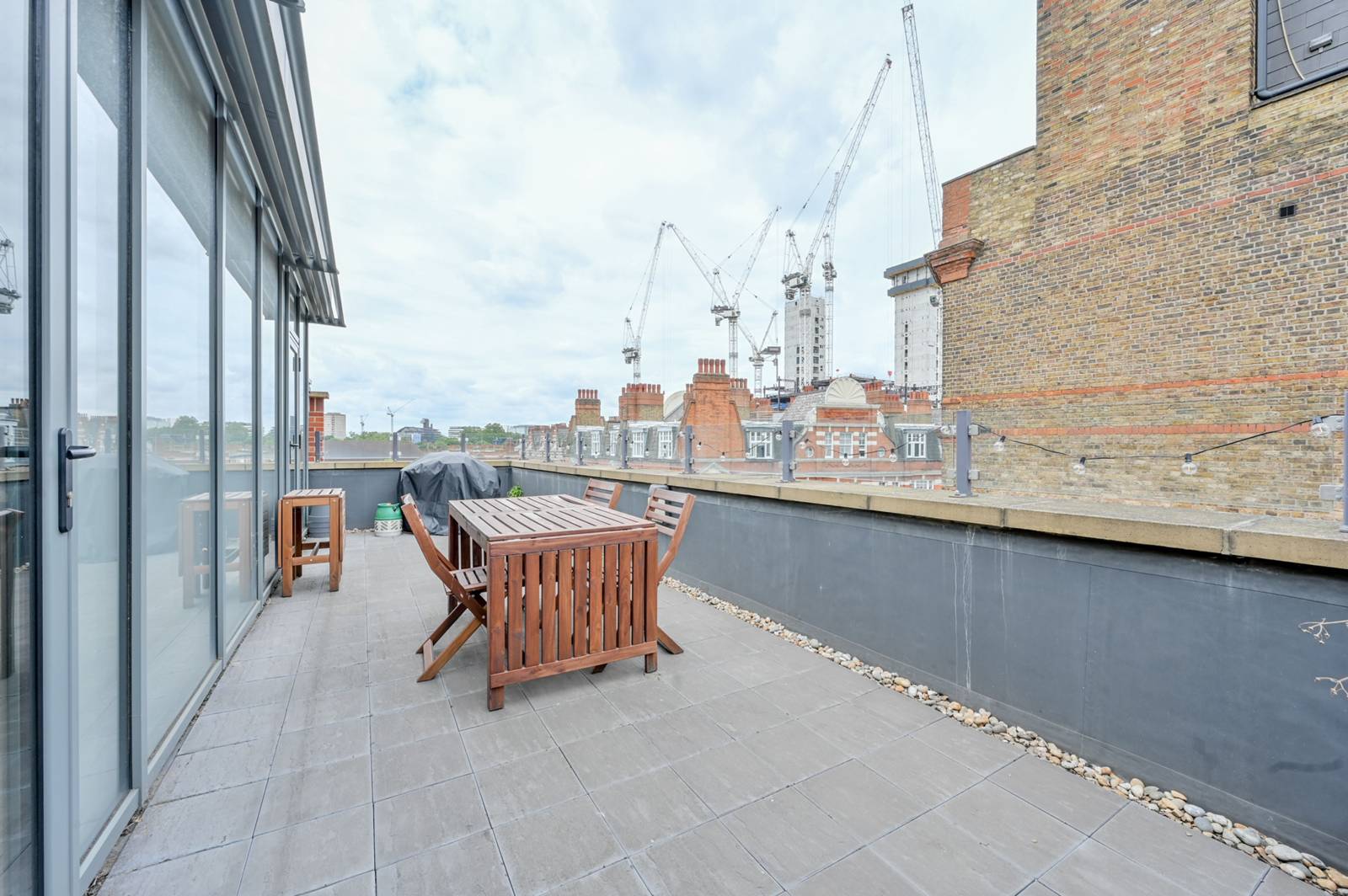 6 bedroom detached house for sale