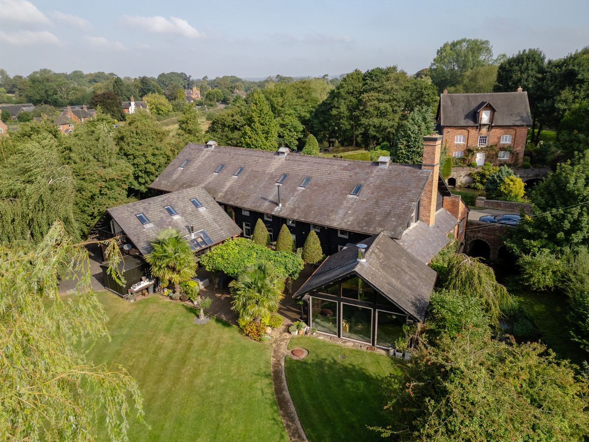 6 bedroom detached house for sale 0