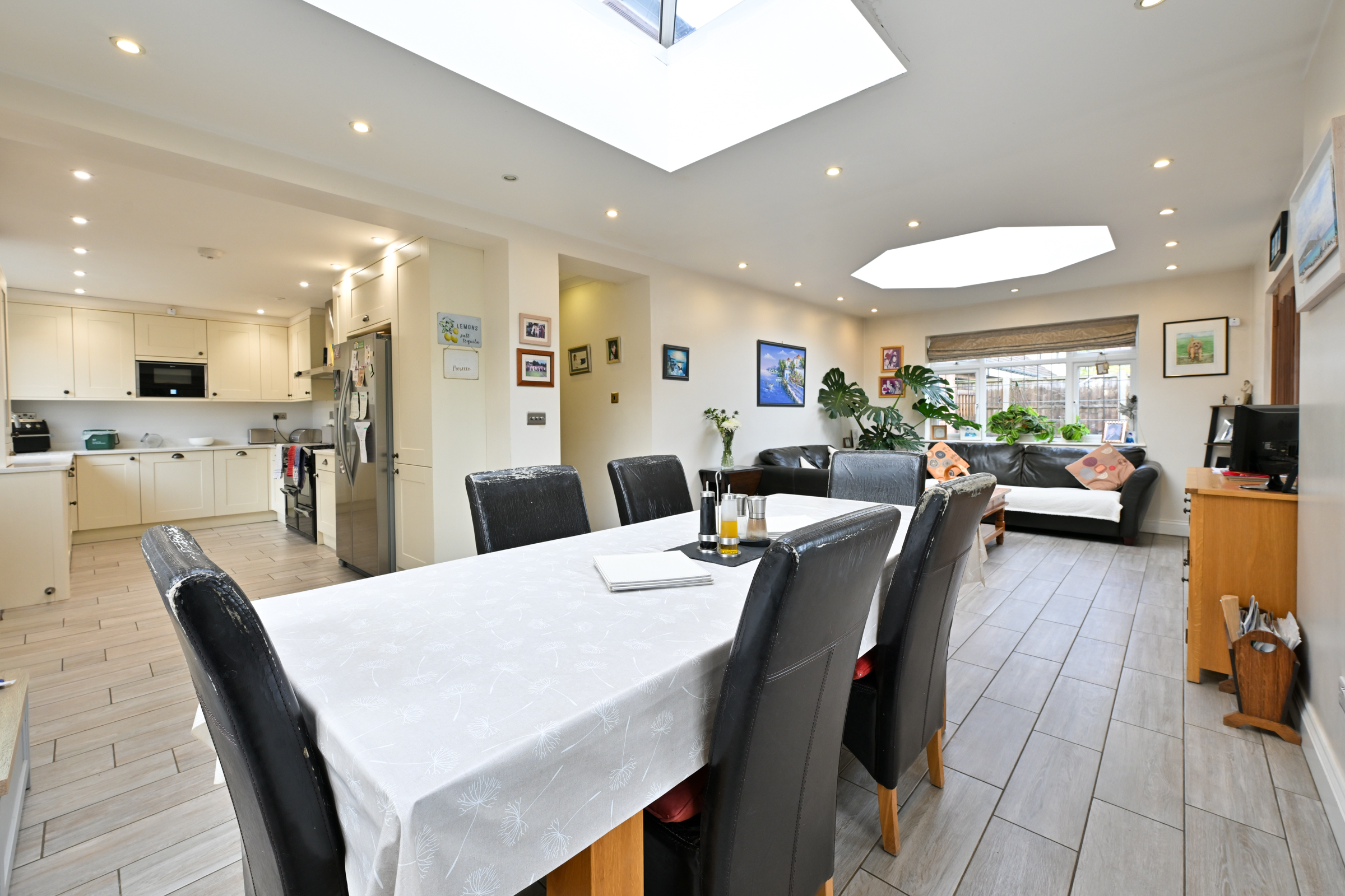 6 bedroom detached house for sale 0