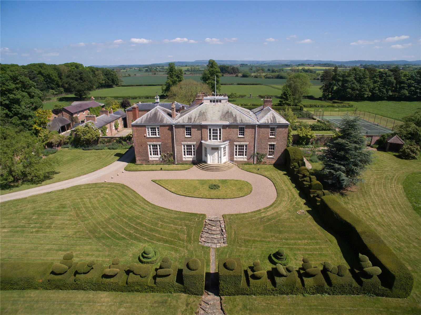 9 bedroom detached house for sale 0