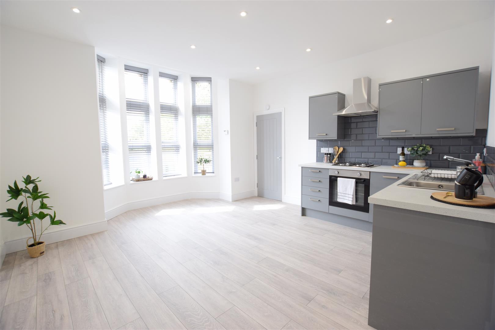 20 bedroom detached house for sale 0