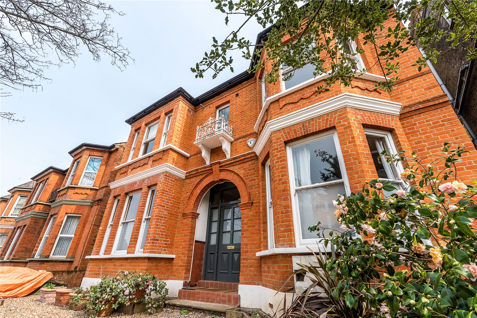6 bedroom detached house for sale in Victoria Crescent, London SE19