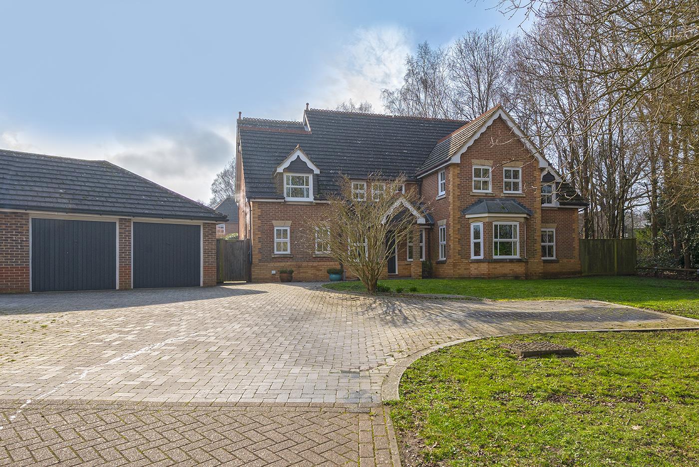 5 bedroom detached house for sale 0