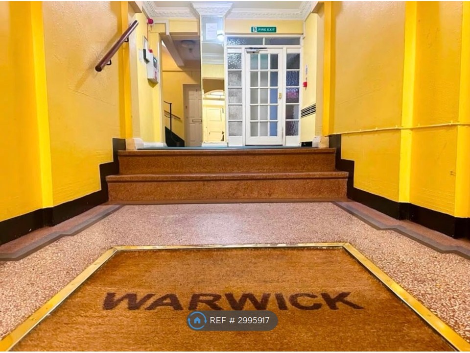 Flat, Warwick House Westgate St, Cardiff photo 4