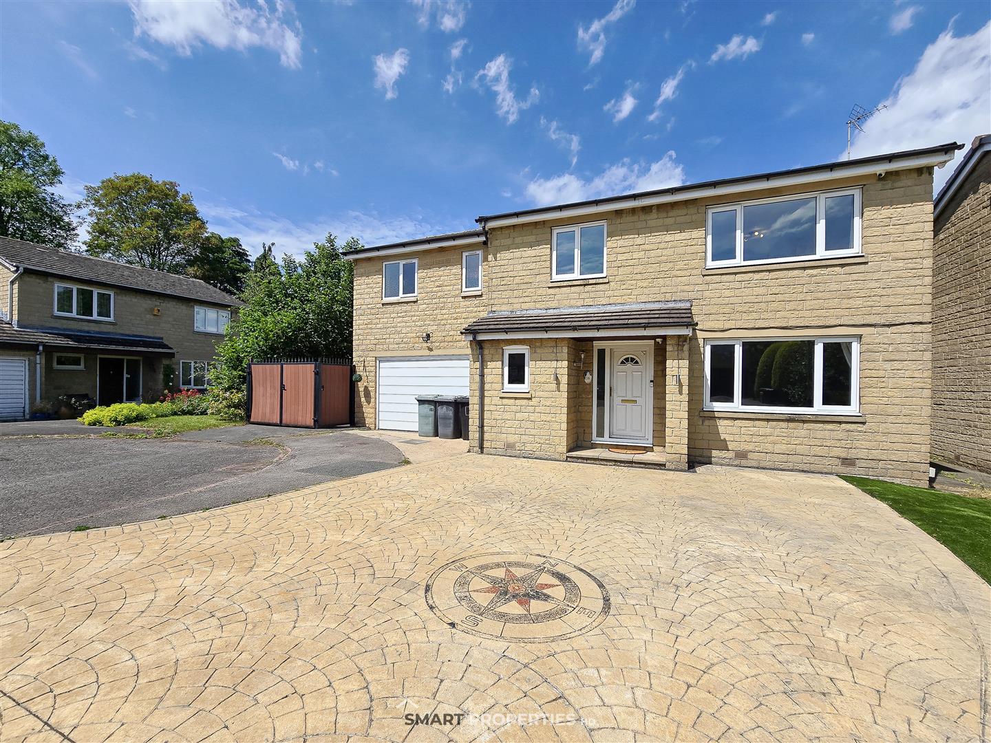 16, Greenroyd Croft, Huddersfield photo 4