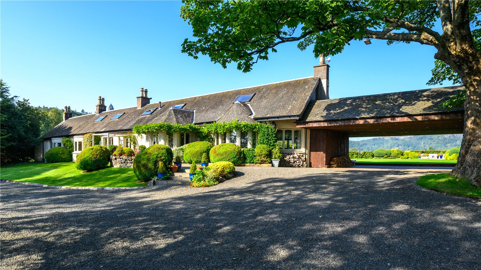 6 bedroom detached house for sale 0