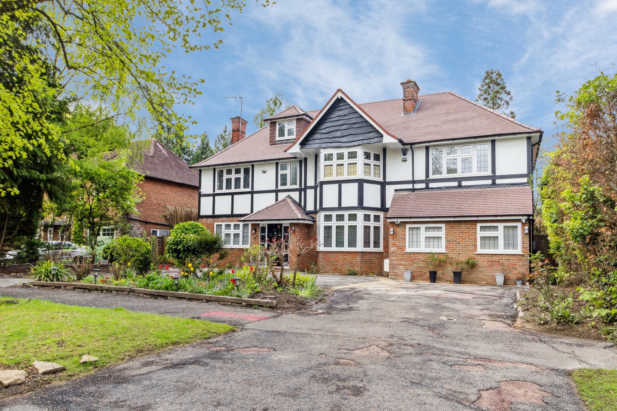 6 bedroom detached house for sale 0