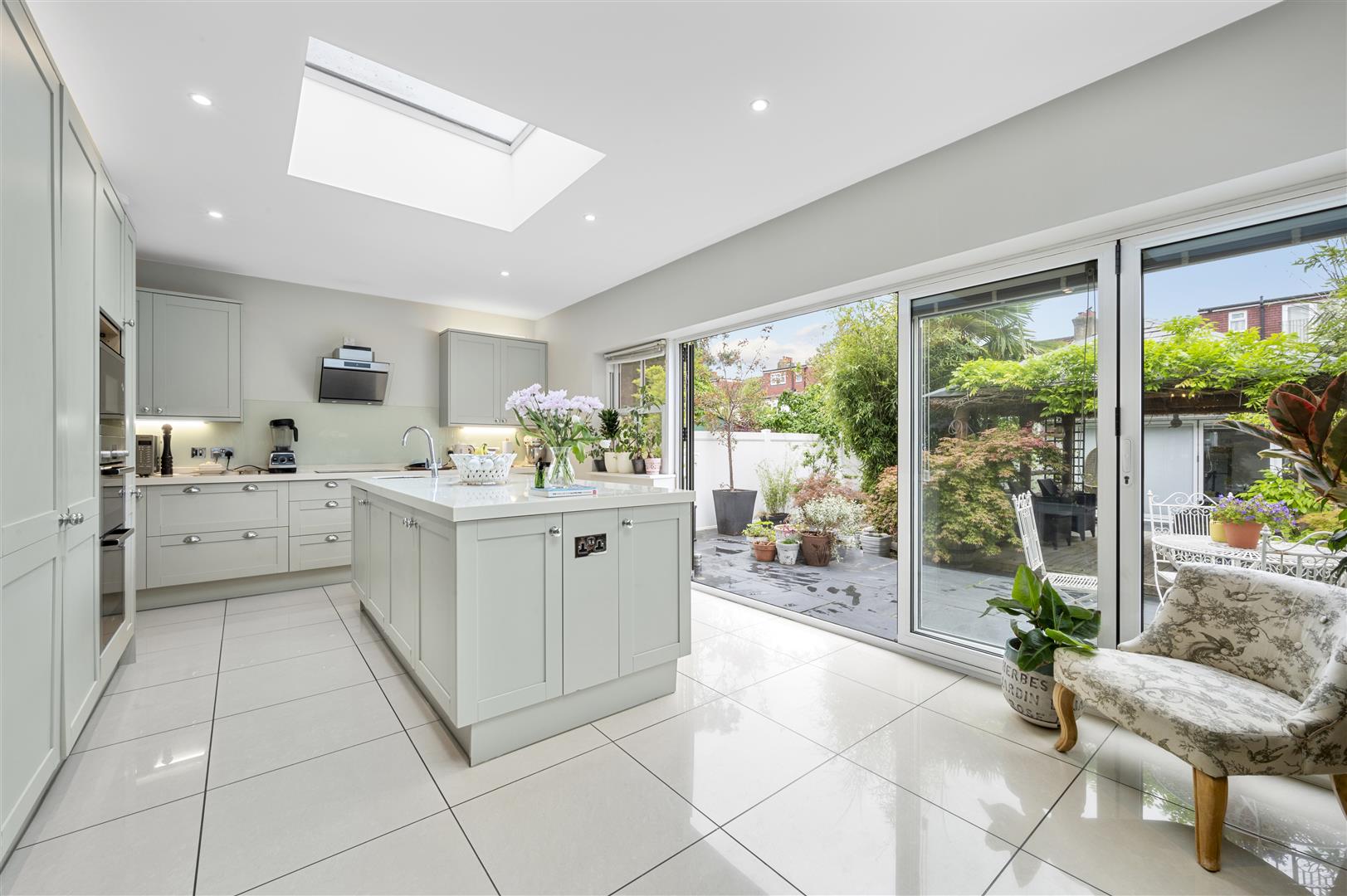 5 bedroom property for sale 0