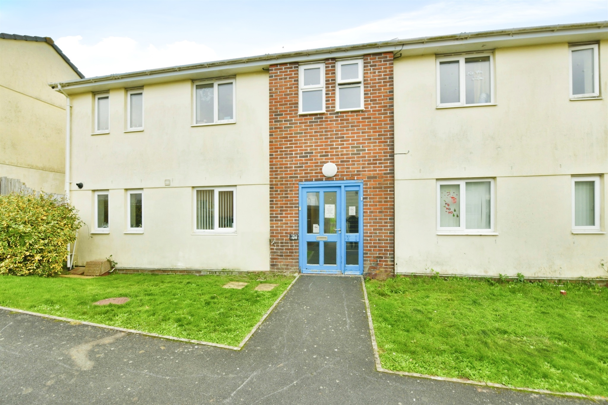 2-bed flat on 8, Beaufort Close, Plymouth, £100,000