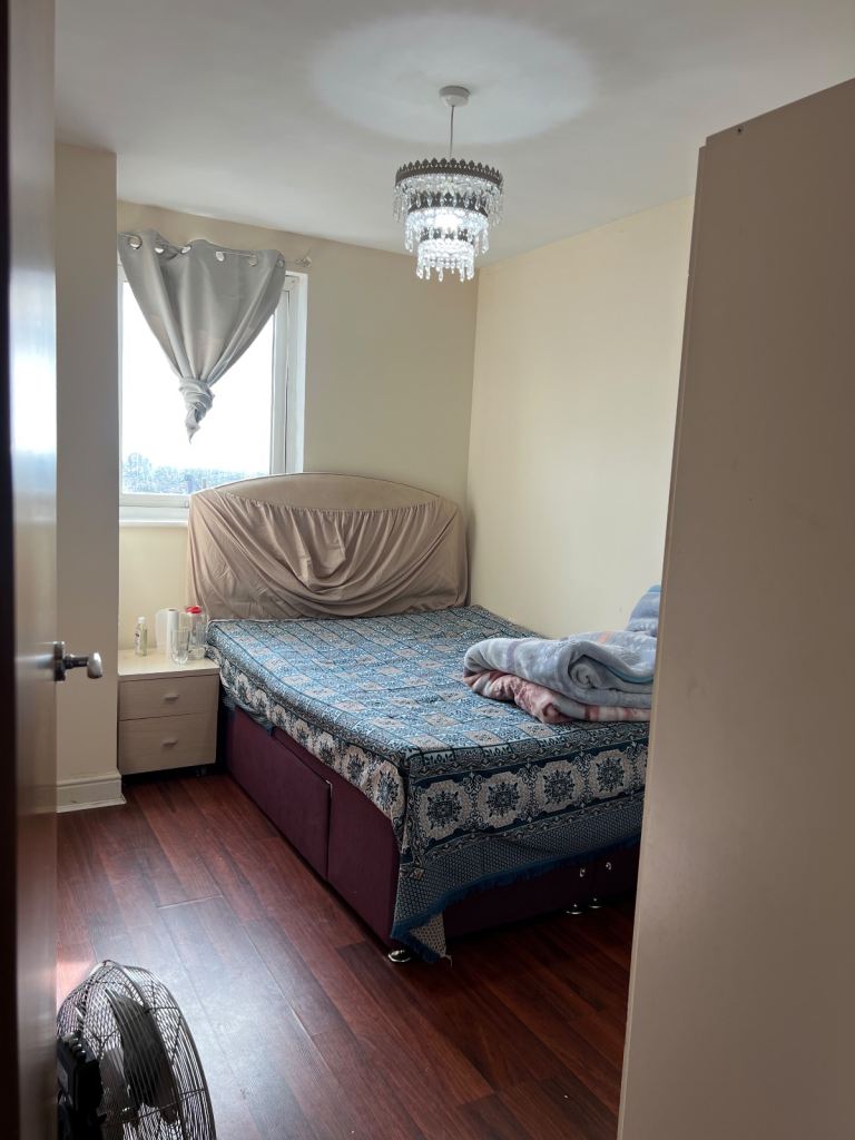 Eastern Avenue, Ilford photo 5