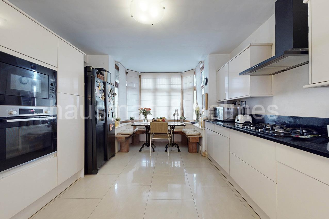 4 bedroom property for sale 0