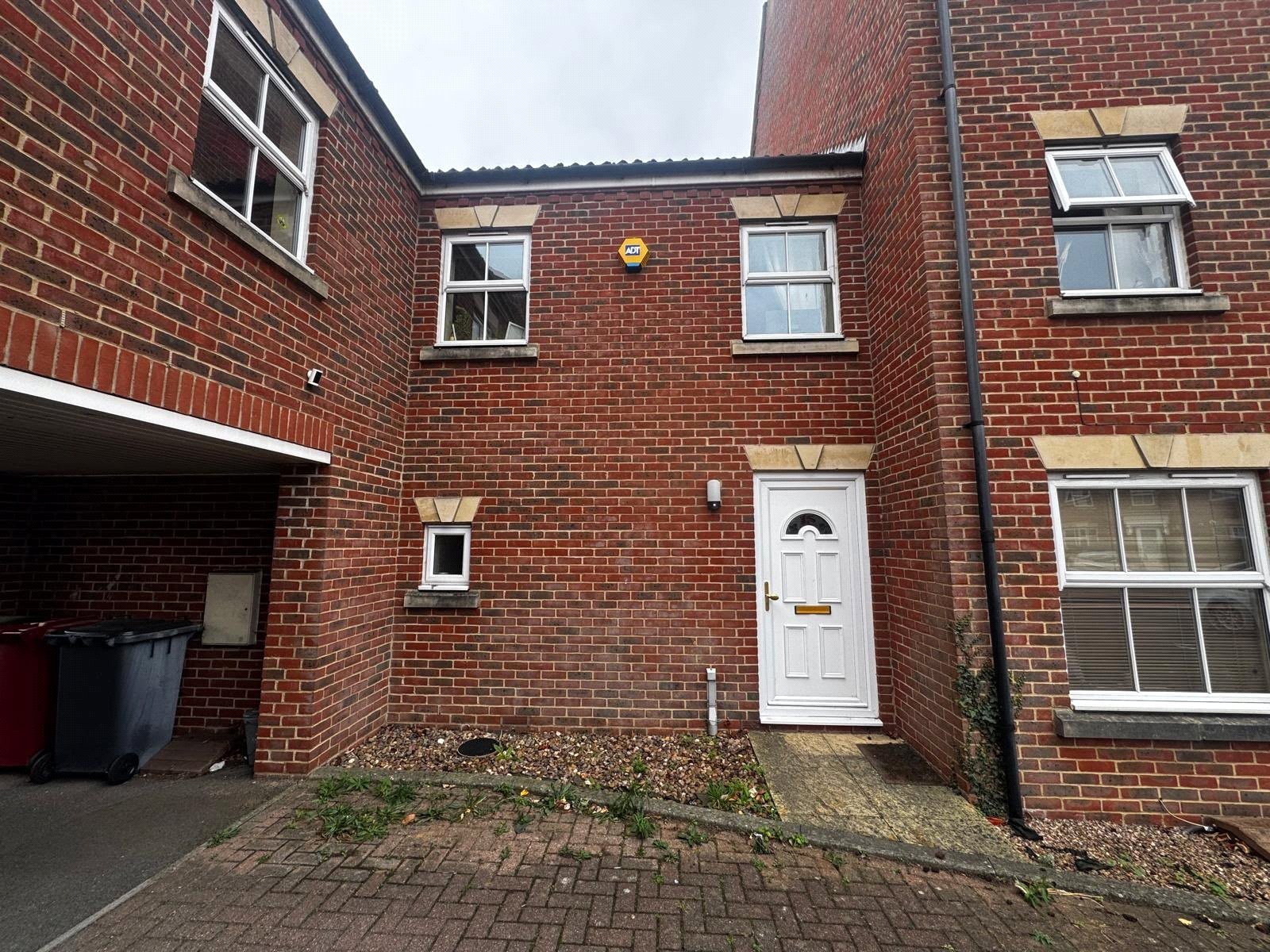 Walker Crescent, Berkshire photo 2