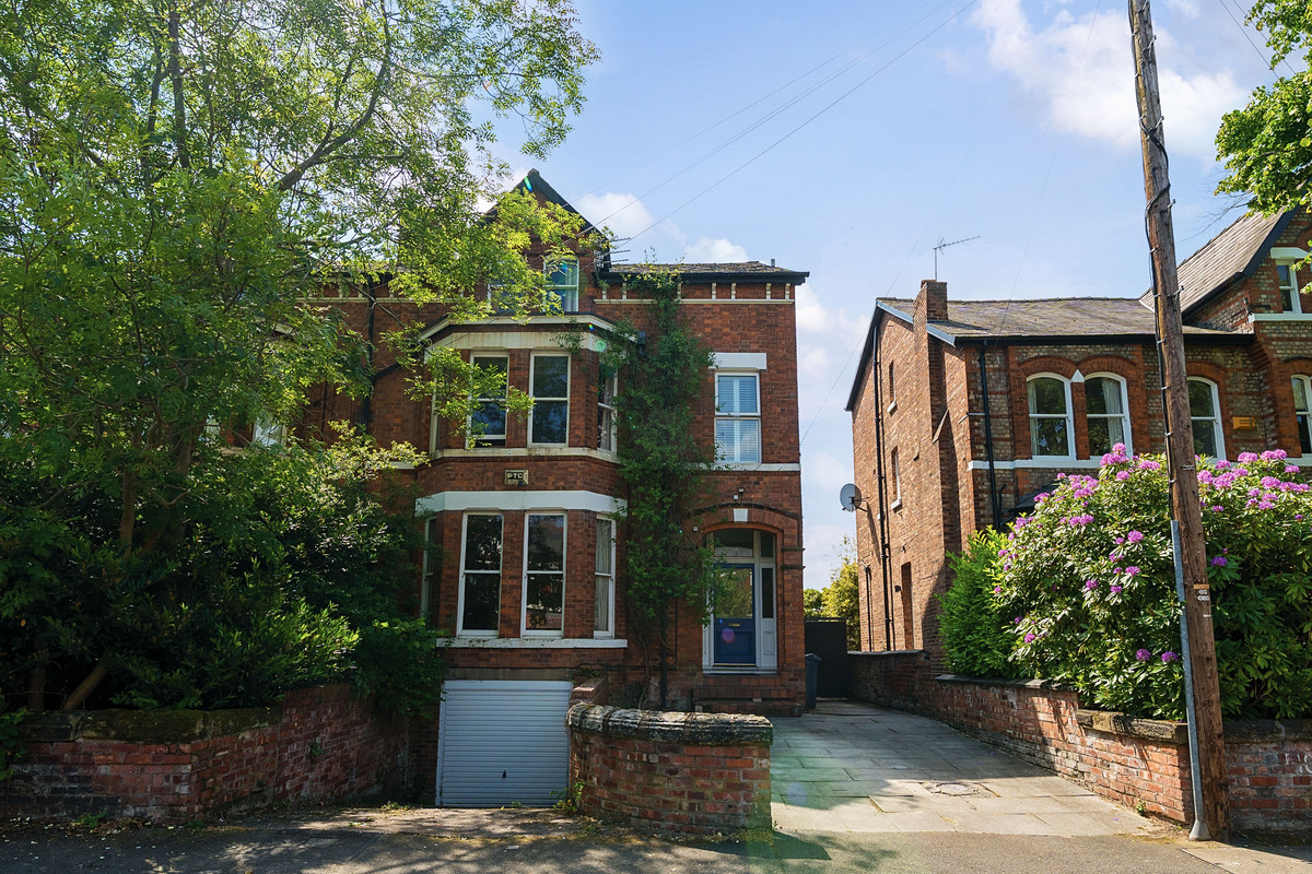 5 bedroom terraced house for sale