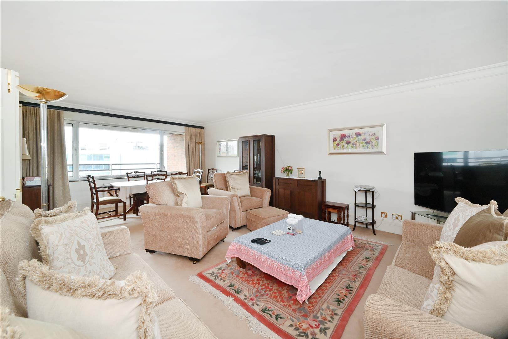 3 bedroom flat for sale 0