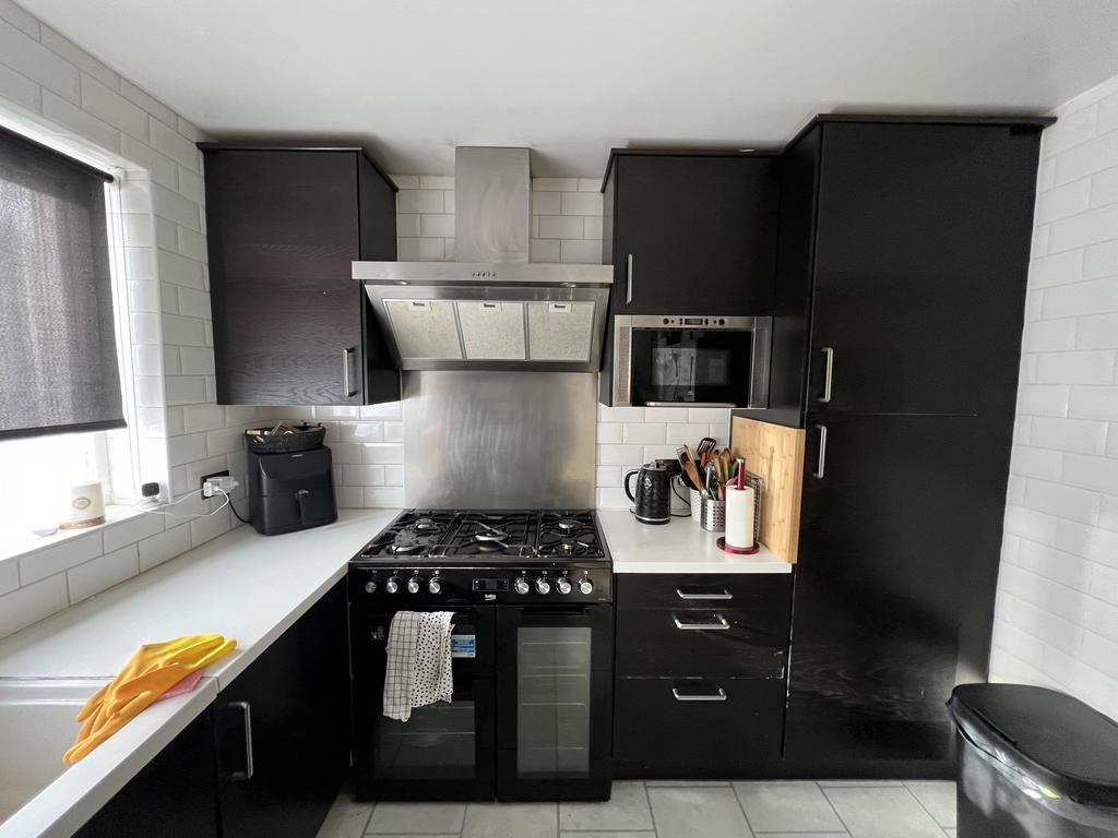 24, Homerton Road, Luton photo 4