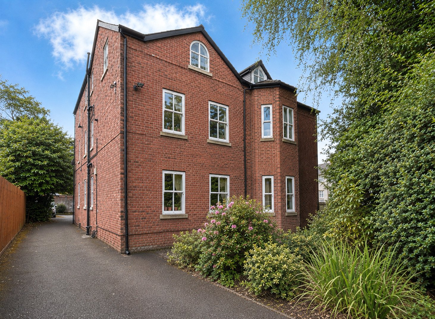 2-bed flat on Flat 5, 1, Queenston Road, Manchester, £1,400/mo