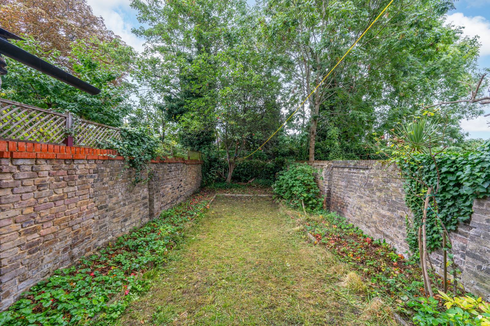 5 bedroom end terrace house for sale