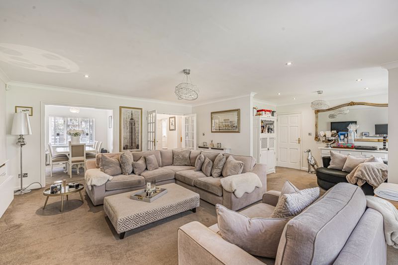 4 bedroom detached house for sale 0