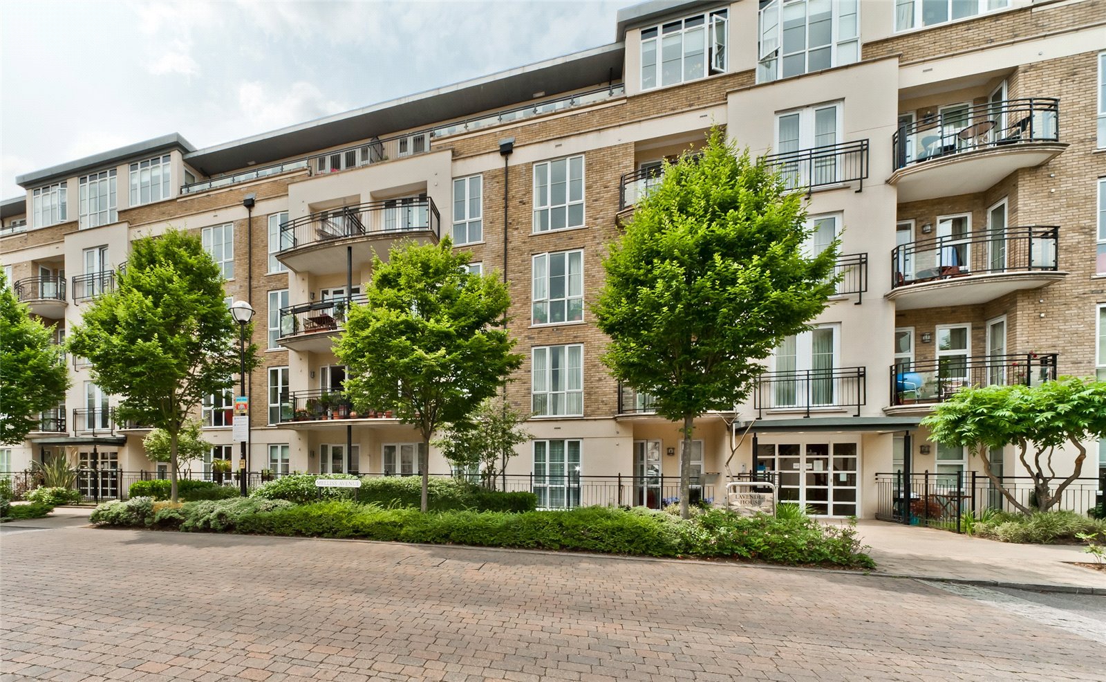 3 bedroom flat for sale 0