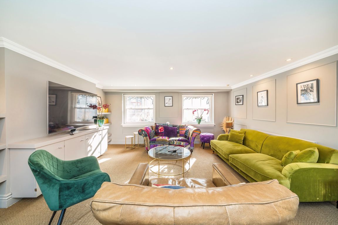 Flat K, 59, Davies Street, London photo 4