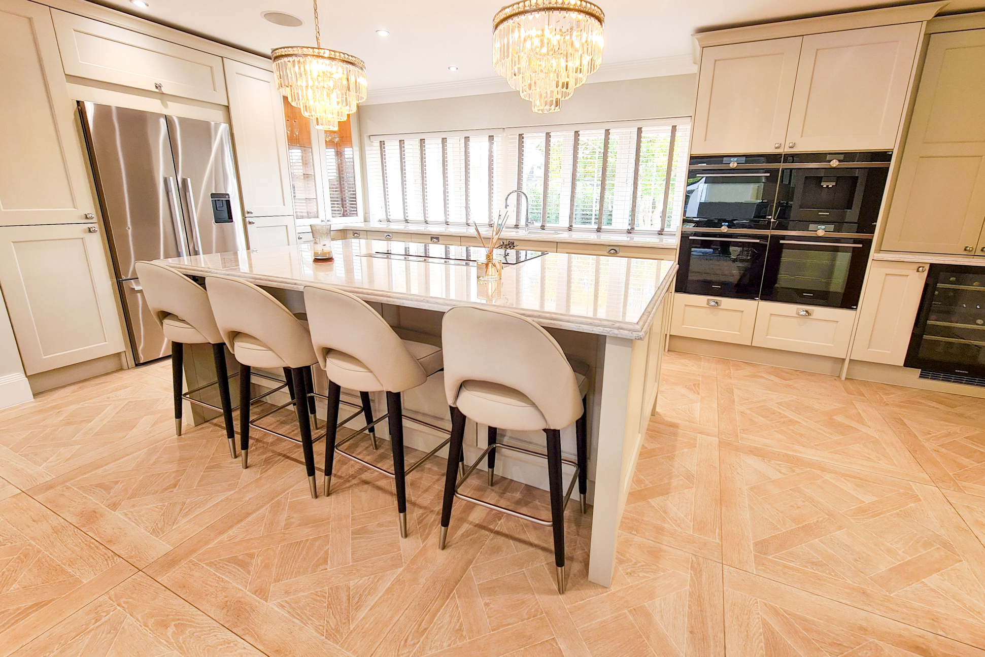 6 bedroom detached house for sale 0