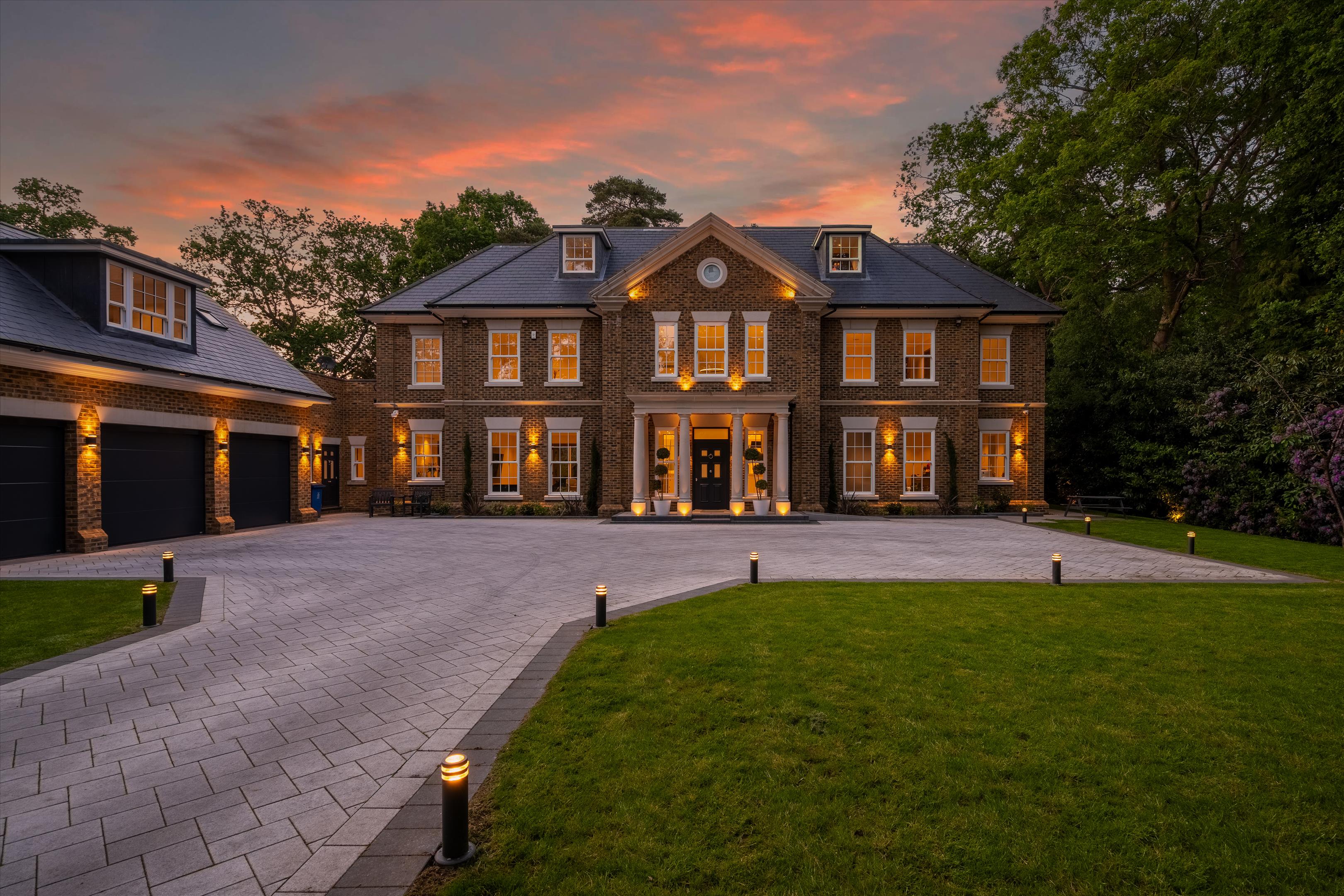 6 bedroom detached house for sale in Bromley